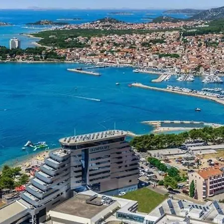 Pensión Lorenta Near The 3*
