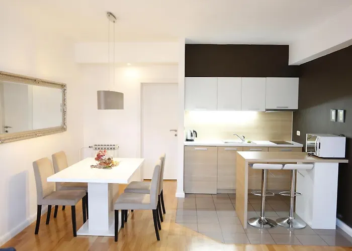 Lorenta Near The ゲストハウス