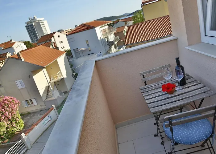 Lorenta Near The ゲストハウス ヴォディツェ