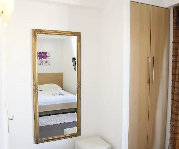 ゲストハウス Lorenta Near The 3*