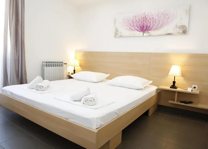 Lorenta Near The ゲストハウス 3*