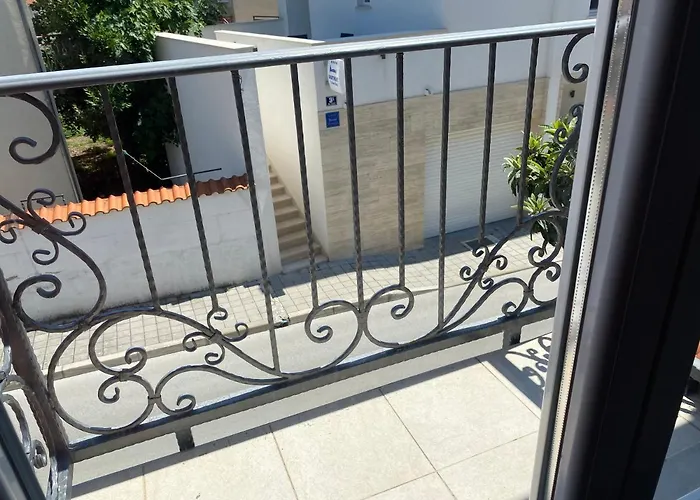 Lorenta Near The ゲストハウス