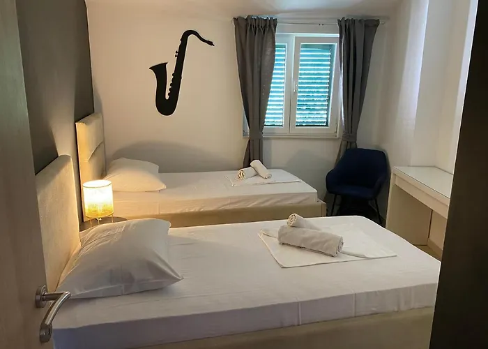 Lorenta Near The ゲストハウス