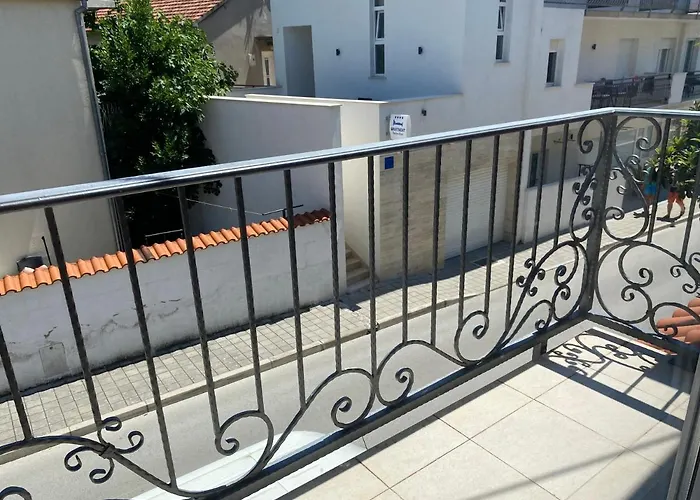 Lorenta Near The ゲストハウス 3*