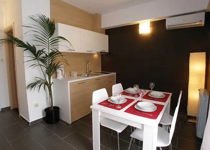 Πανσιόν Lorenta Near The 3*